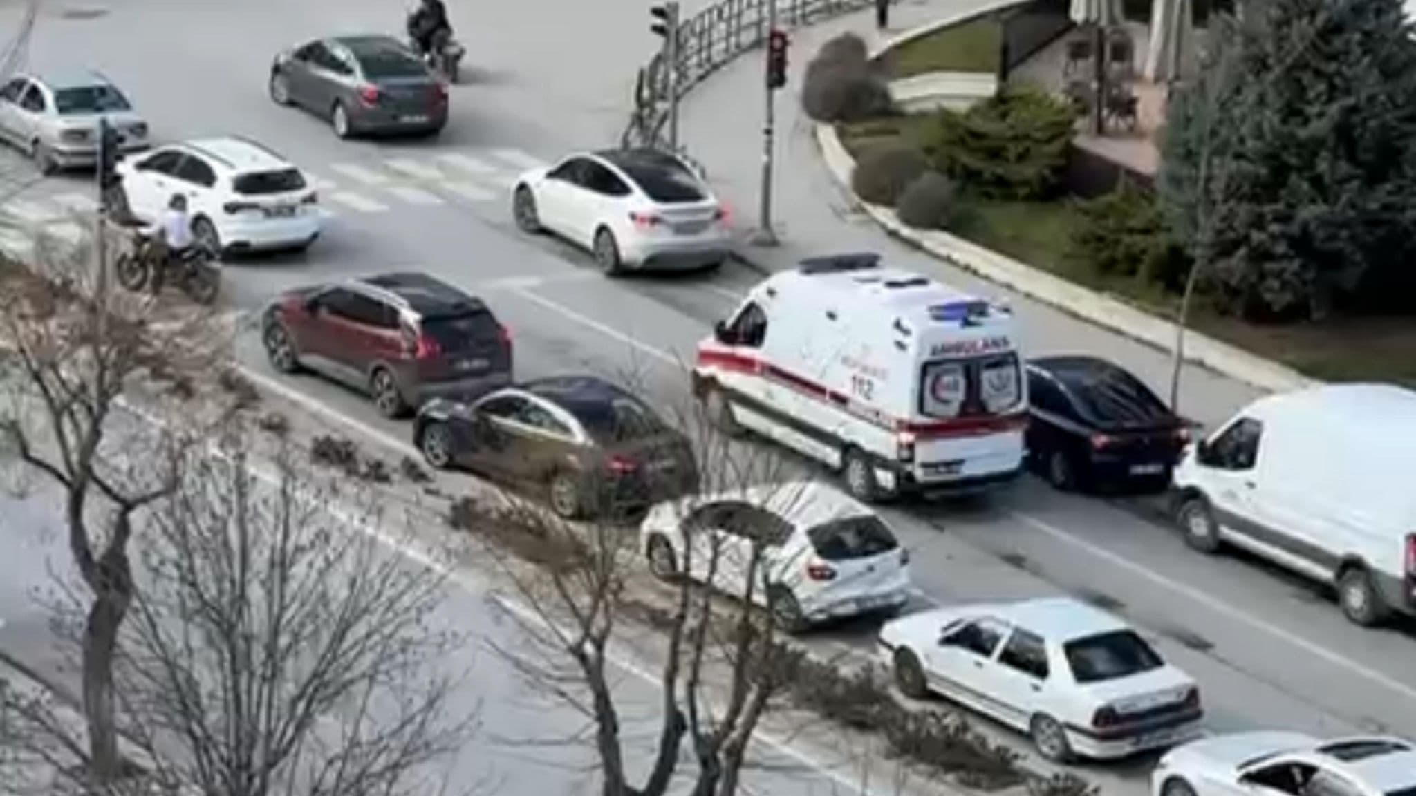 Trafikte Örnek Dayanışma: Ambulansa Yol Veren Vatandaşlara Teşekkür!