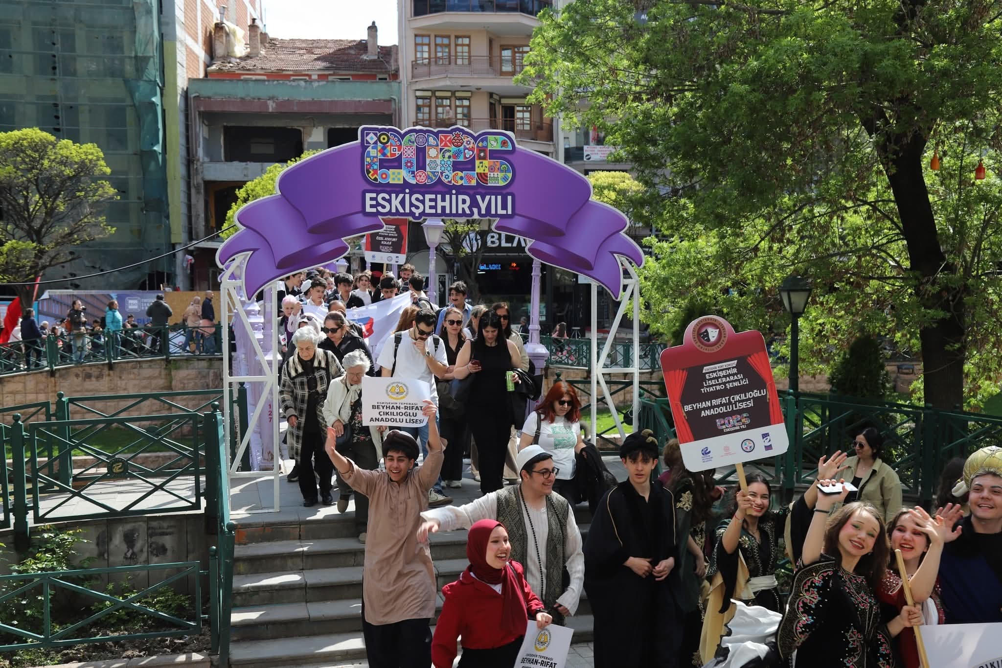 LİSELİ GENÇLERİN BÜYÜK BİR HEYECAN İLE BEKLEDİĞİ 12’NCİ ESKİŞEHİR LİSELERARASI TİYATRO ŞENLİĞİ BAŞLADI