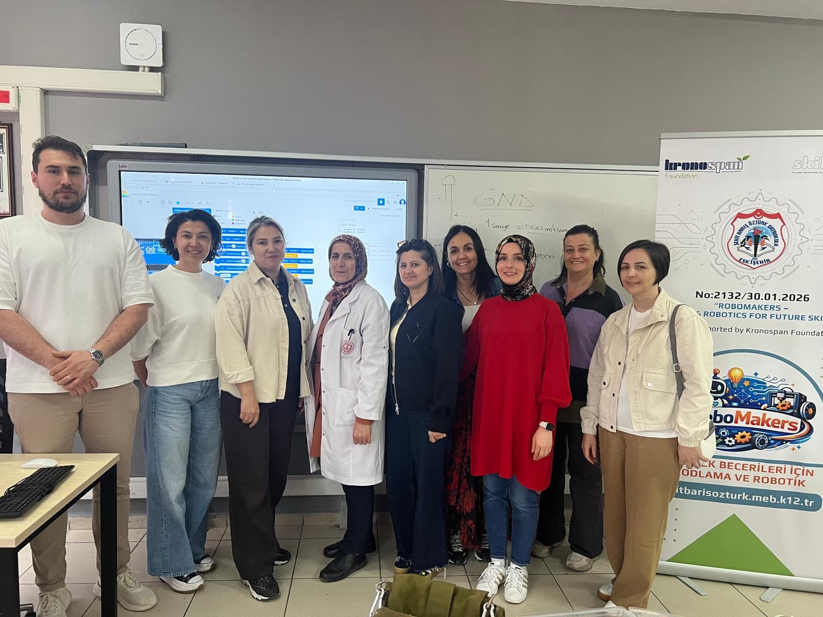 📰 ŞEHİT BARIŞ ÖZTÜRK ORTAOKULUNDA RoboMakers Laboratuvarı Kuruldu: Öğretmen Eğitimleri ve Öğrenci Atölyeleri Başladı! 🤖💻