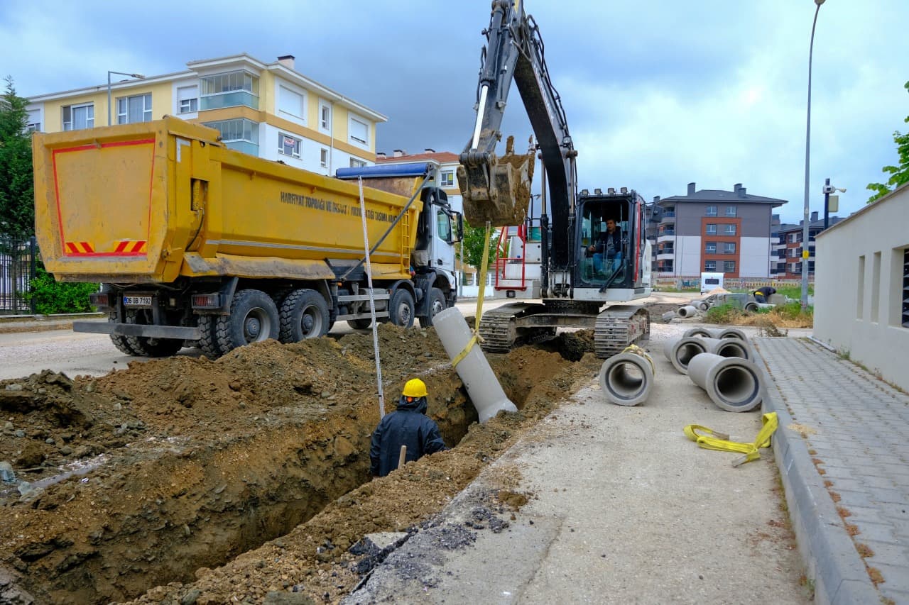 CÖMERT SOKAK’TA ALTYAPI GÜÇLENDİRİLDİ