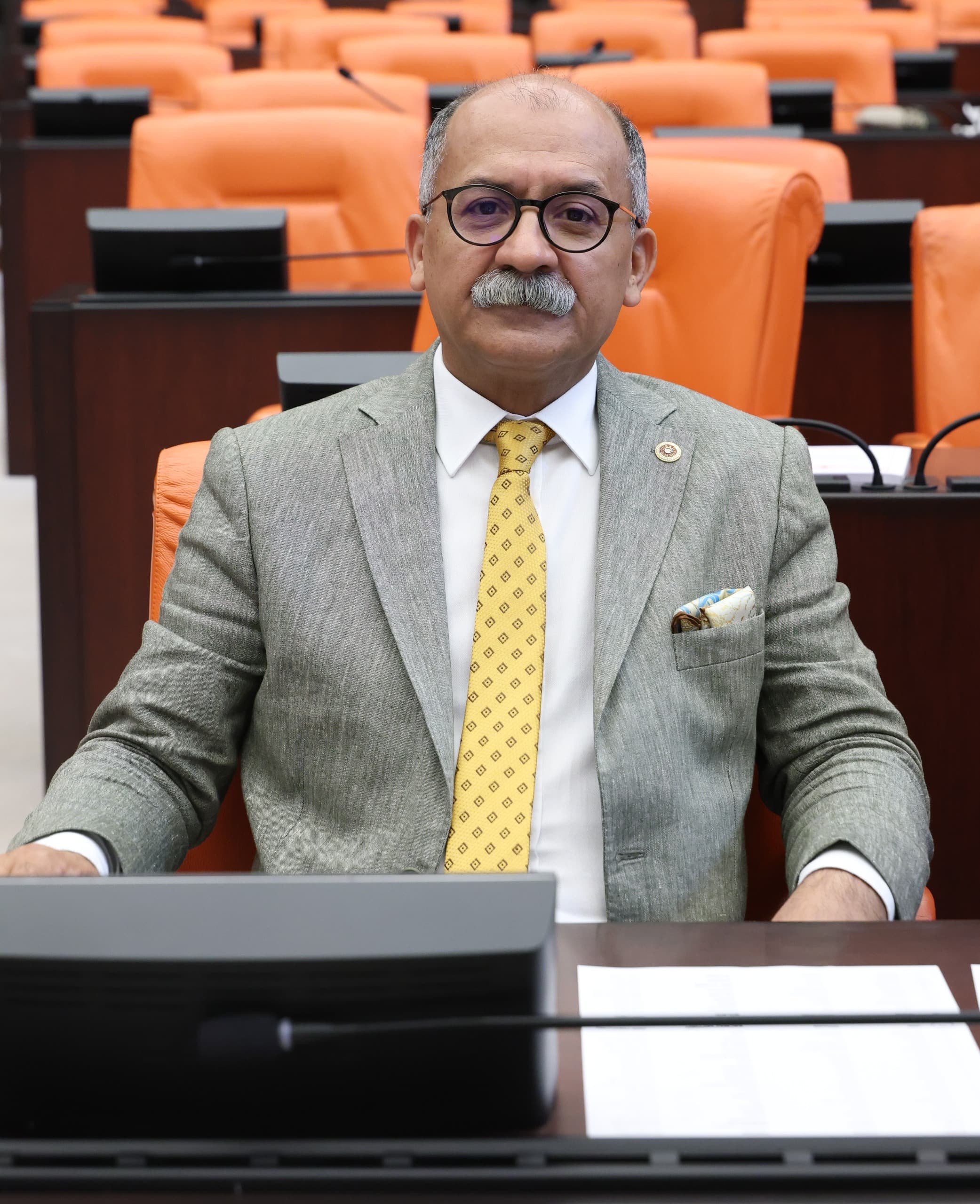 DÖRT AY GEÇTİ… RESMÎ GAZETE HÂLÂ DEĞİŞMEDİ
